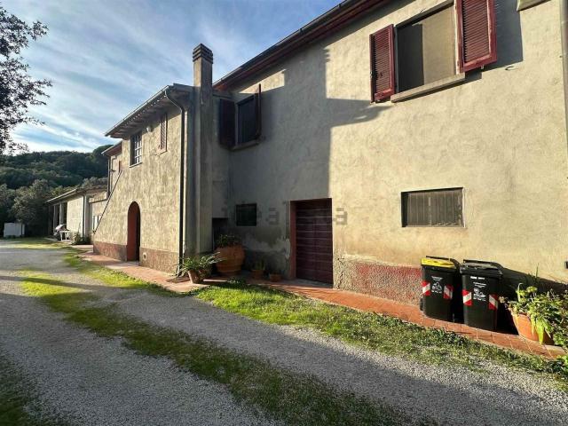 Rustici e casali in vendita di 672 m²