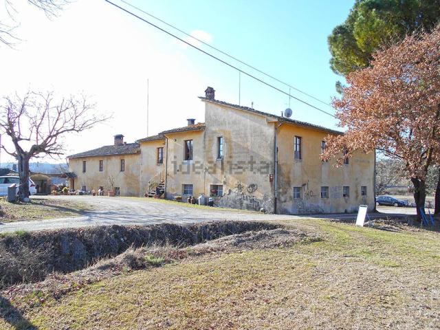 Rustici e casali in vendita di 689 m² in Strada Comunale Bagnaccio