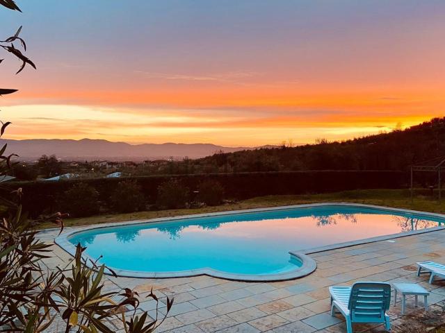 Rustici e casali in vendita di 680 m²