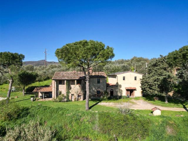 Rustici e casali in vendita di 680 m² in Via del Boschetto, 14