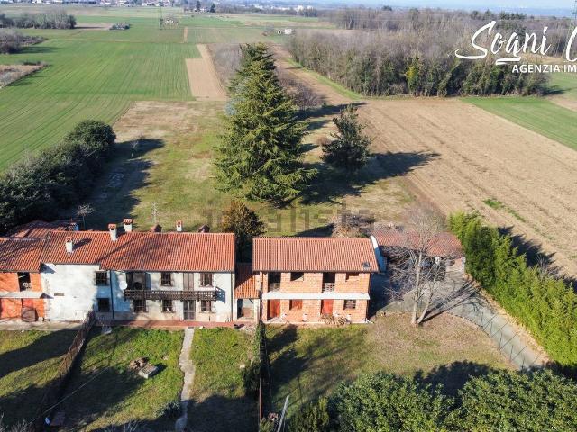 Rustici e casali in vendita di 680 m² in Via Giotto