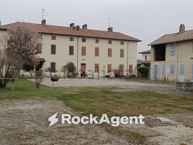 Rustici e casali in vendita di 698 m² in Via Manzoni, 5