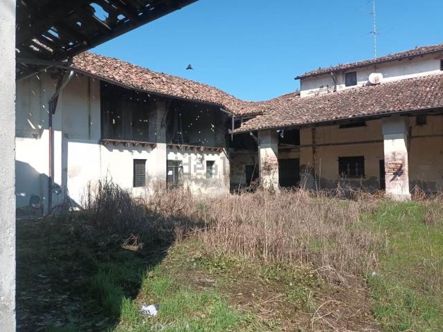 Rustici e casali in vendita di 690 m²