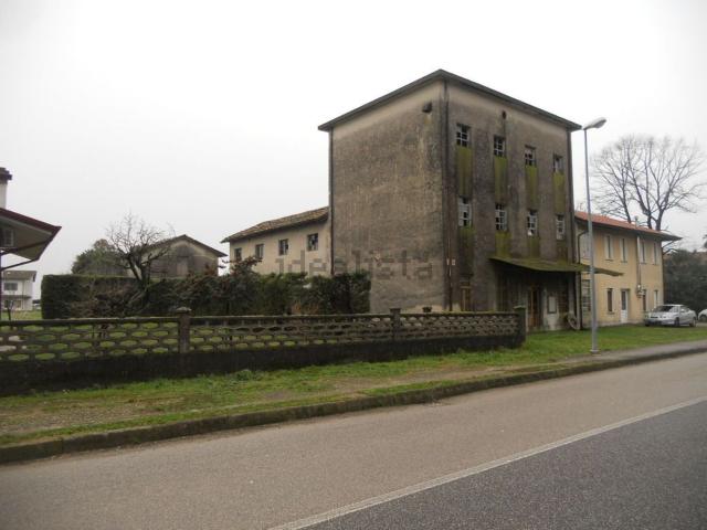 Rustici e casali in vendita di 707 m² in Viale XX Settembre, 2