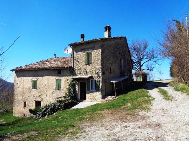 Rustici e casali in vendita di 700 m²