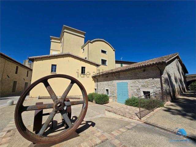 Rustici e casali in vendita di 700 m²