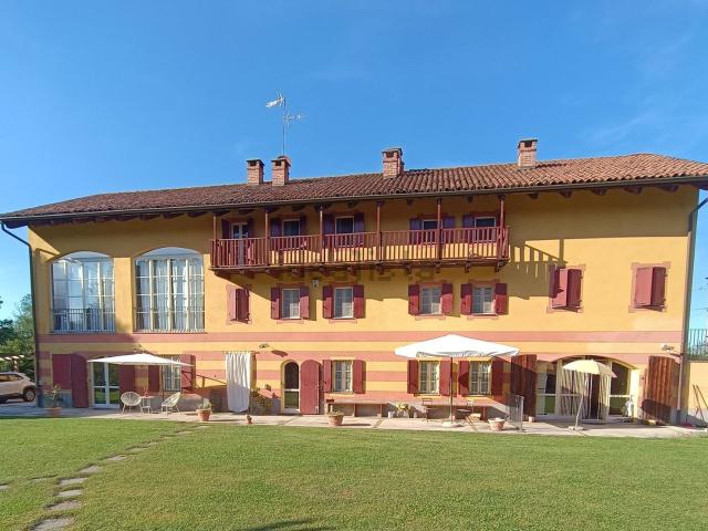 Rustici e casali in vendita di 700 m²