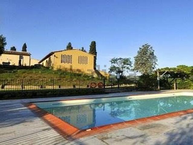 Rustici e casali in vendita di 700 m² in Località Casale
