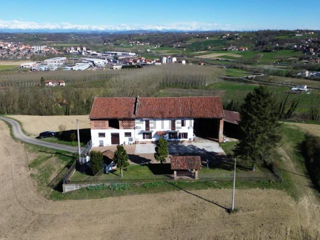 Rustici e casali in vendita di 700 m² in Località Serralunga, 25