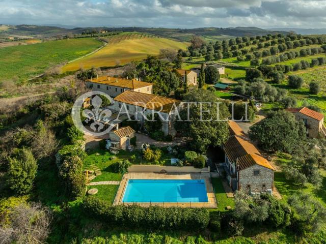 Rustici e casali in vendita di 700 m² in Strada Consortile Collo di Lupo