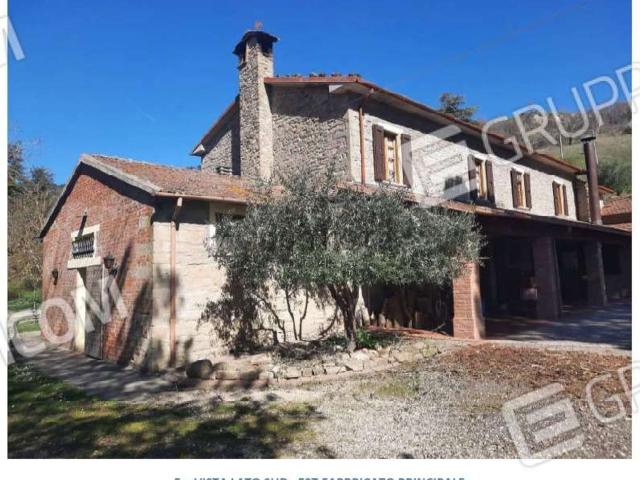 Rustici e casali in vendita di 700 m² in Strada Poggio Vecchio, 375