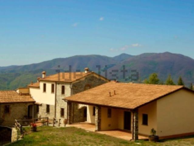 Rustici e casali in vendita di 700 m² in Via A. Benedicenti, 28