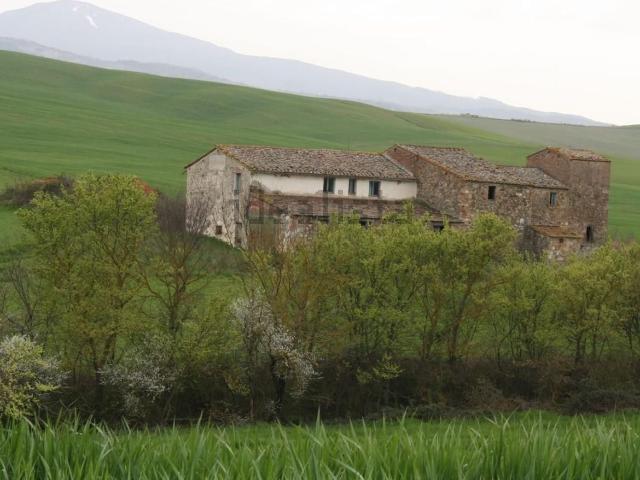 Rustici e casali in vendita di 700 m² in Via del Colombaio