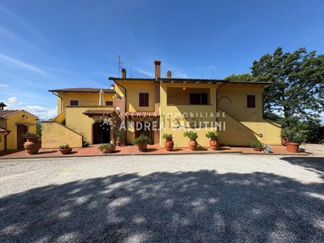 Rustici e casali in vendita di 700 m² in Via San Francesco