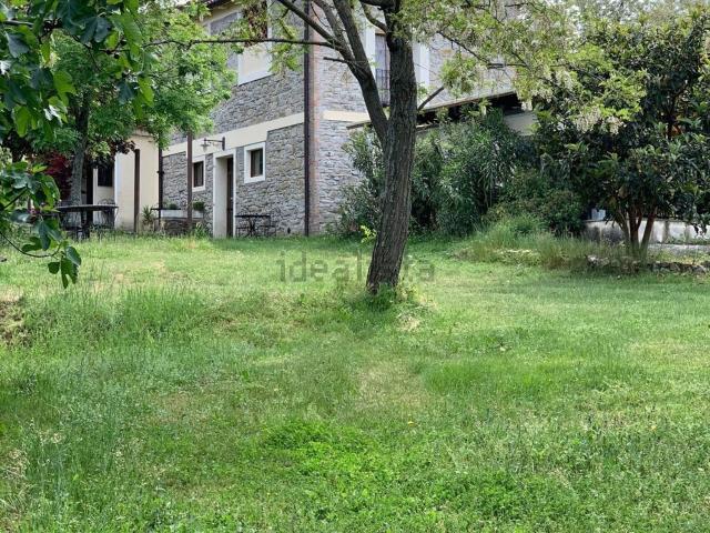 Rustici e casali in vendita di 700 m² in Via Sassonero