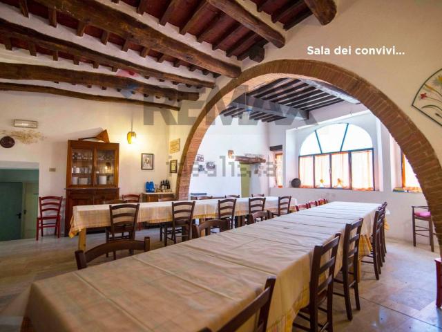 Rustici e casali in vendita di 702 m² in Via Arduino Barlettai, 42