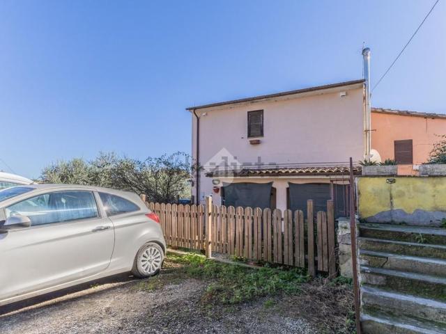 Rustici e casali in vendita di 70 m² in Via Casa Luzi, 14