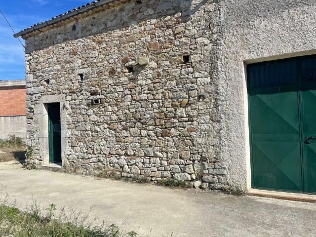 Rustici e casali in vendita di 70 m² in Via cimitero