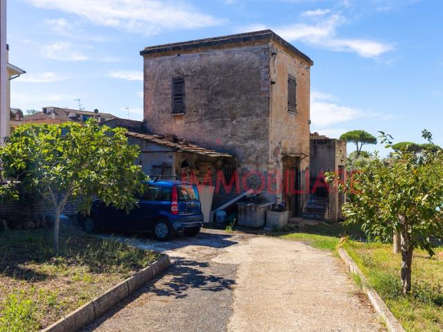 Rustici e casali in vendita di 70 m² in Via Appia Nuova, 286