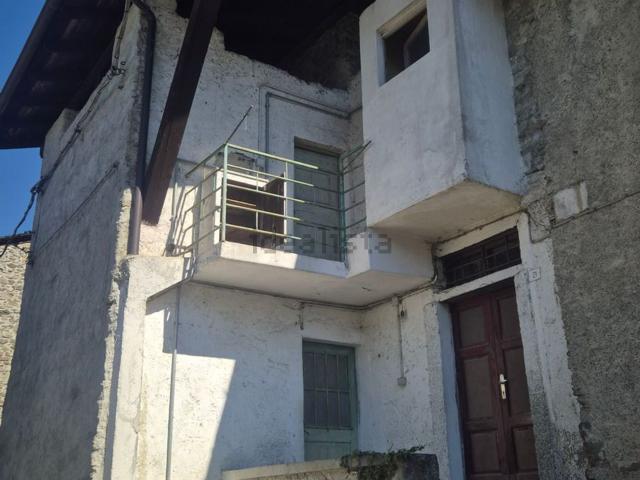 Rustici e casali in vendita di 70 m² in Via Foiaroli