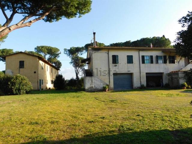 Rustici e casali in vendita di 715 m²
