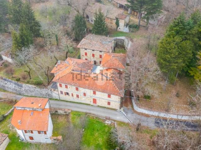 Rustici e casali in vendita di 718 m² in Strada Beato Cardinal Ferrari, 21