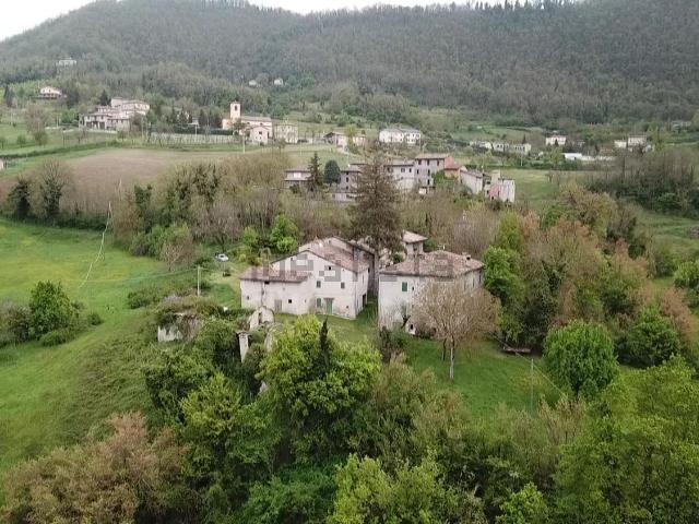 Rustici e casali in vendita di 713 m²