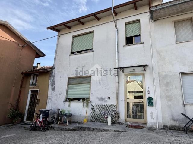 Rustici e casali in vendita di 71 m² in Via Montecchi, 5