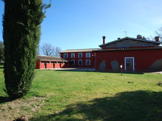 Rustici e casali in vendita di 720 m²