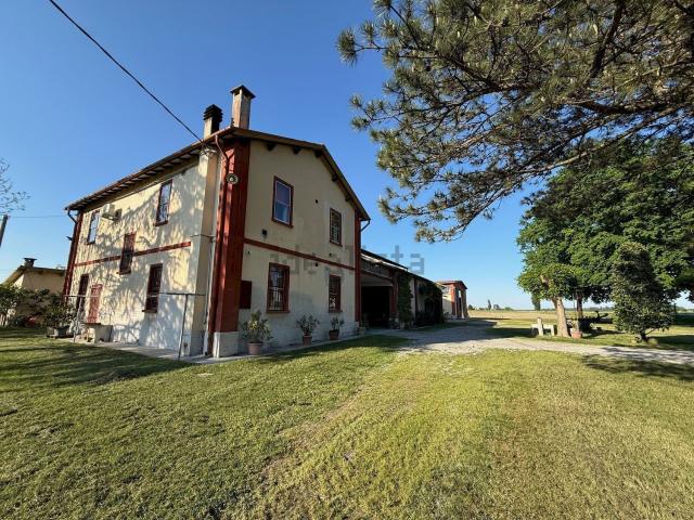 Rustici e casali in vendita di 720 m² in Via Oriolo, 2