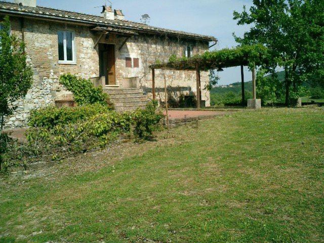 Rustici e casali in vendita di 720 m² in Via Rimembranze