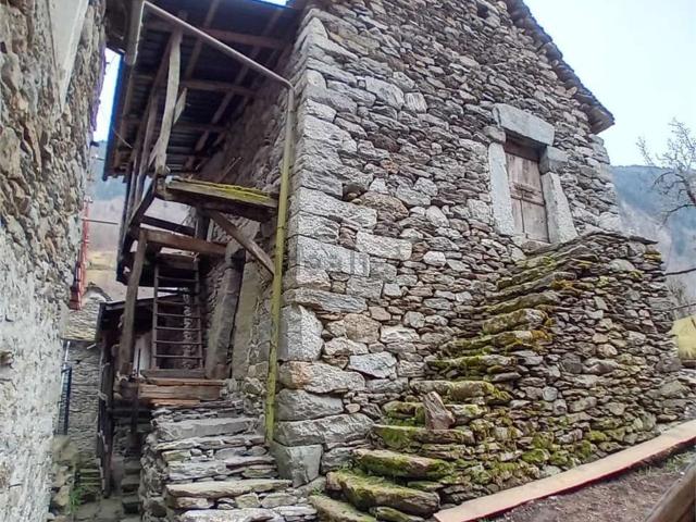 Rustici e casali in vendita di 72 m² in Frazione Rivera