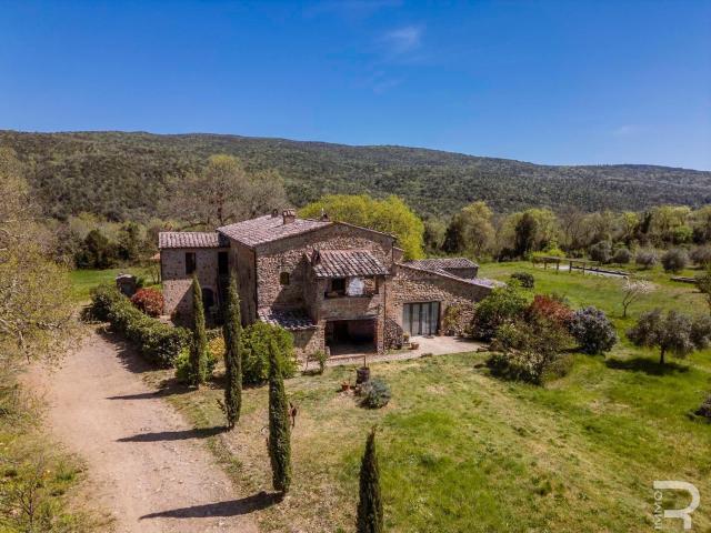 Rustici e casali in vendita di 730 m² in Strada vicinale del Molino di Pari