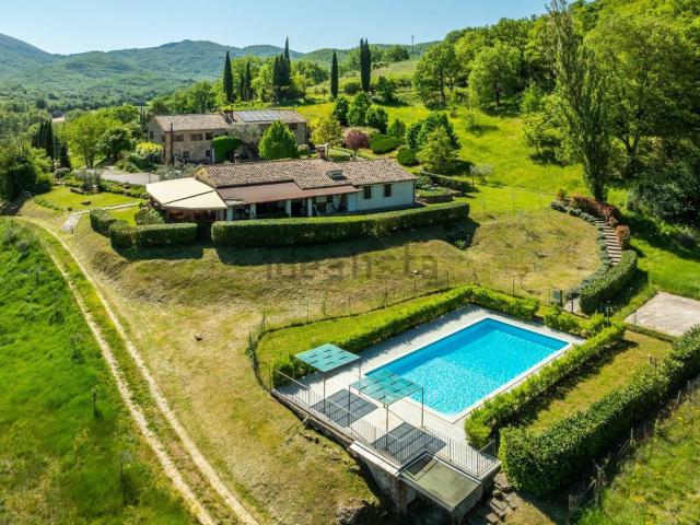 Rustici e casali in vendita di 744 m²