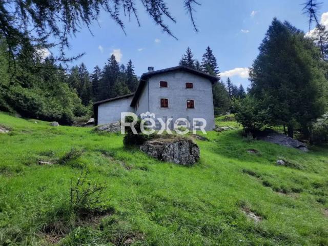 Rustici e casali in vendita di 740 m²