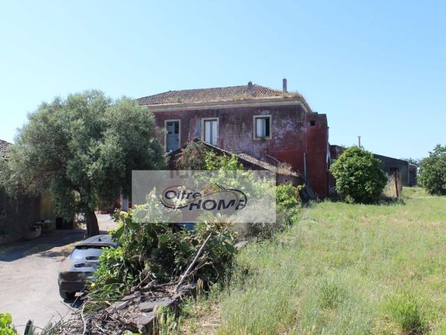 Rustici e casali in vendita di 740 m² in Strada 14