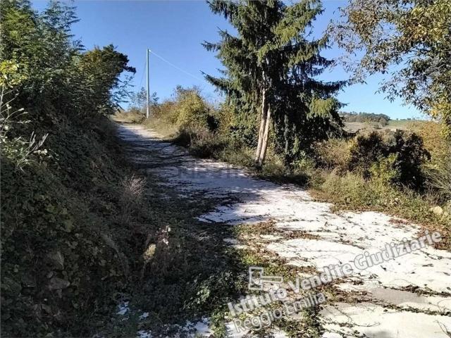 Rustici e casali in vendita di 740 m² in Via Mutilati di Guerra, 45