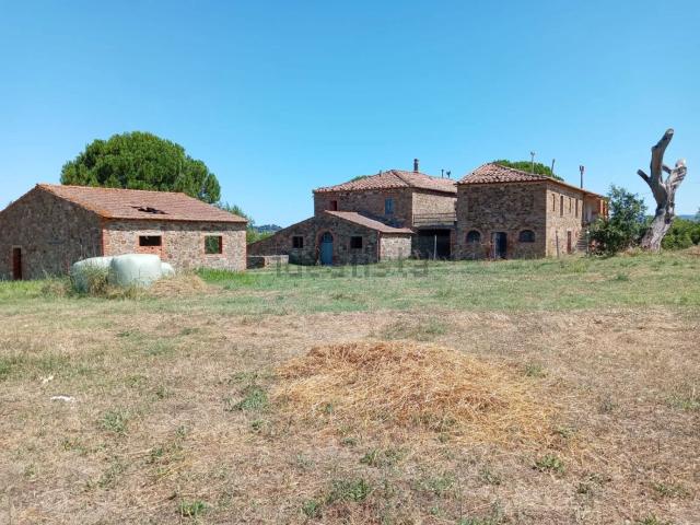 Rustici e casali in vendita di 750 m²