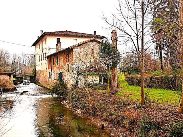 Rustici e casali in vendita di 750 m²