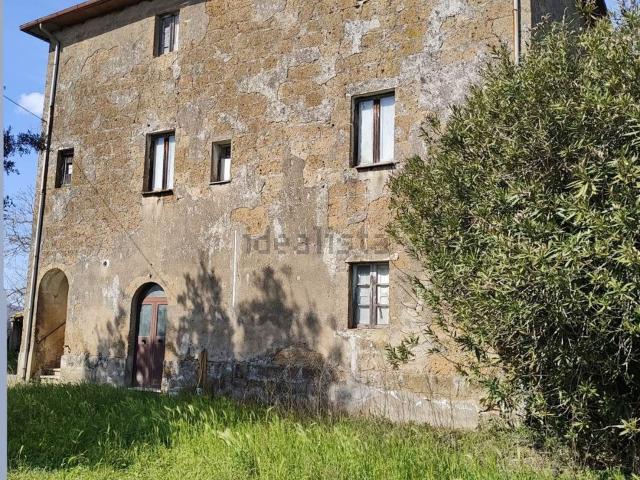 Rustici e casali in vendita di 750 m²
