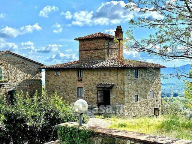 Rustici e casali in vendita di 750 m²