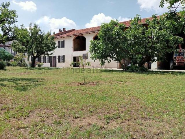 Rustici e casali in vendita di 750 m²