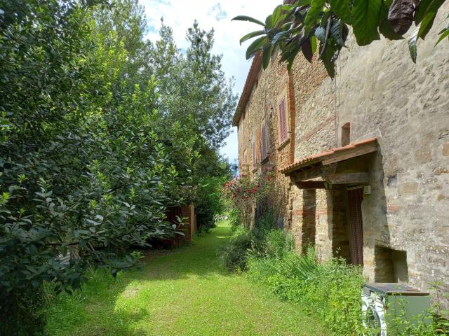 Rustici e casali in vendita di 750 m² in Località Chiassa Vico, 20