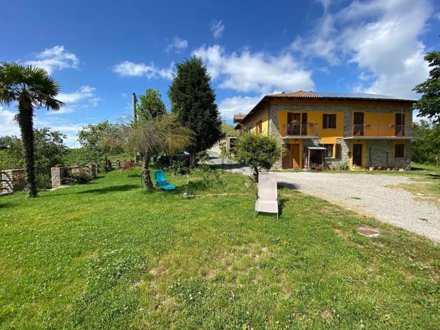Rustici e casali in vendita di 750 m² in Strada Provinciale per Canelli, 6