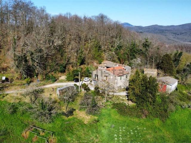 Rustici e casali in vendita di 750 m² in Strada Provinciale 157