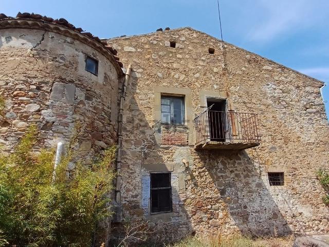 Rustici e casali in vendita di 750 m² in Via Marina