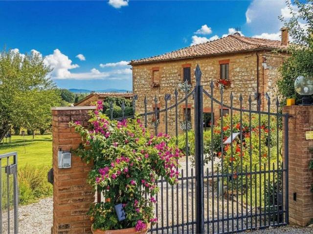 Rustici e casali in vendita di 750 m² in Via di Città