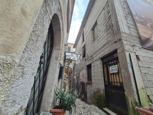 Rustici e casali in vendita di 75 m² in Via Giovanni Branca