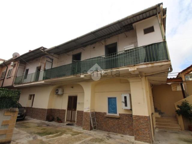 Rustici e casali in vendita di 75 m² in Via Filippo Iovara, 5