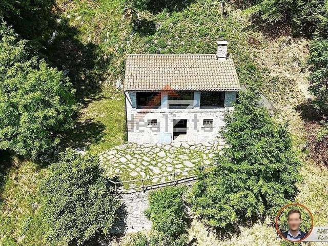 Rustici e casali in vendita di 75 m² in Via San Scolastica